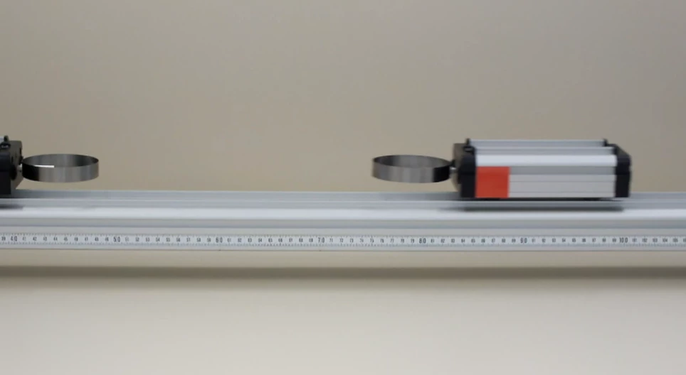 同じ質量の小型車の弾性衝突 II