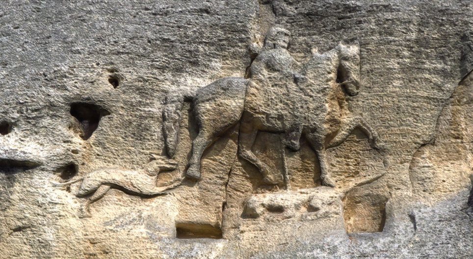 マダラの騎士像