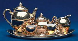 Pozłacana zastawa porcelanowa