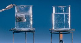 수중 히터는 알코올버너보다 물을 더 빠르게 뜨거워지게 해요