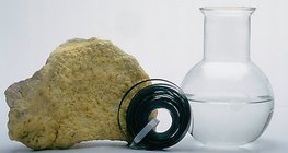 Xимически чистые вещества: сера, магниевая лента и дистиллированная вода