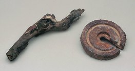 Гниющее дерево и ржавеющее железо