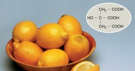 Kwas cytrynowy zidentyfikowano po raz pierwszy w cytrynie