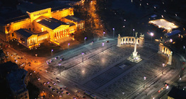 Widok na Plac Bohaterów z Muzeum Sztuk Pięknych, Budapeszt, Węgry