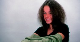 毛衣的电荷与我们的头发时相反的