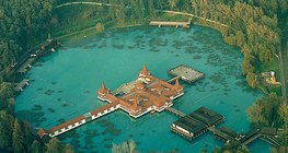 Zdjęcie z powietrza jeziora Hévíz (Węgry)