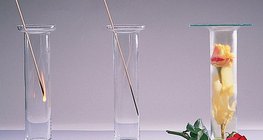 산소는 연소에 도움이 되는데 질소는 안 그래요. 염소는 탈색시켜요