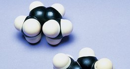 시스-2-부텐과 트랜스-2-부텐 분자의 공간충전모형