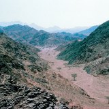 Periodic river bed
