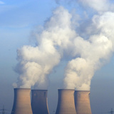 冒烟的工厂烟囱