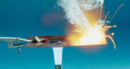 Demonstracja temperatury zapłonu fosforu czerwonego i białego