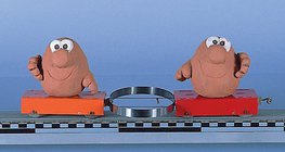 두 물체를 스프링으로 밀어봐요