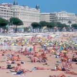 Fürdőzők a Francia Riviérán