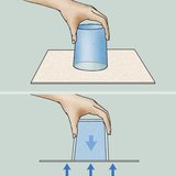 なぜ水はガラスの中に留まりますか？