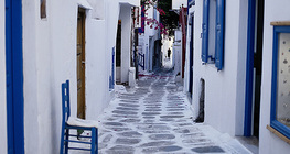 Wąska ulica na wyspie Mykonos