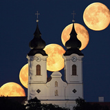 Seria zdjęć prezentująca wschód Księżyca