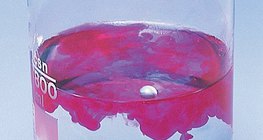 Reakcja sodu z wodą