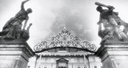 Декоративные ворота в Пражском Граде