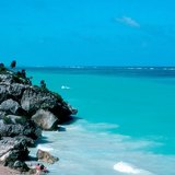 Голубая морская вода