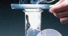 이산화탄소 속에서 불타는 마그네슘