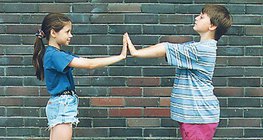 Pod wpływem sił oboje się poruszą