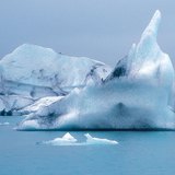 Góra lodowa o nieregularnym kształcie