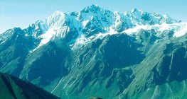 Szczyty gór w Himalajach