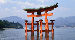 Torii z Sanktuarium Itsukushima