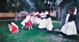 Пасхальное обливание водой (венгерская традиция)