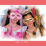 Dziewczyny ubrane w stroje karnawałowe