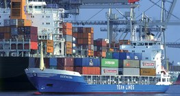 Statki w porcie w Hamburgu