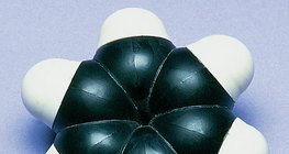 Model czaszowy cząsteczki benzenu