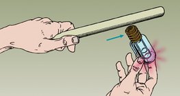 При мерцании лампы энергия электрического поля уменьшается