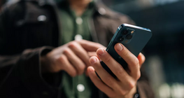 Electromagnetic marvels: The physics behind mobile phones