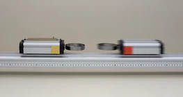 異なる質量の小型車の弾性衝突 III