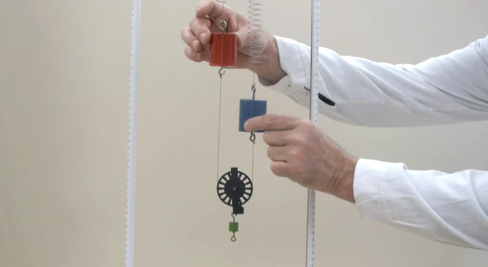 The resultant of two collinear oscillations with the same frequencies