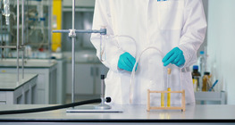 إنتاج الإيثيلين و تفاعله مع ماء البروم